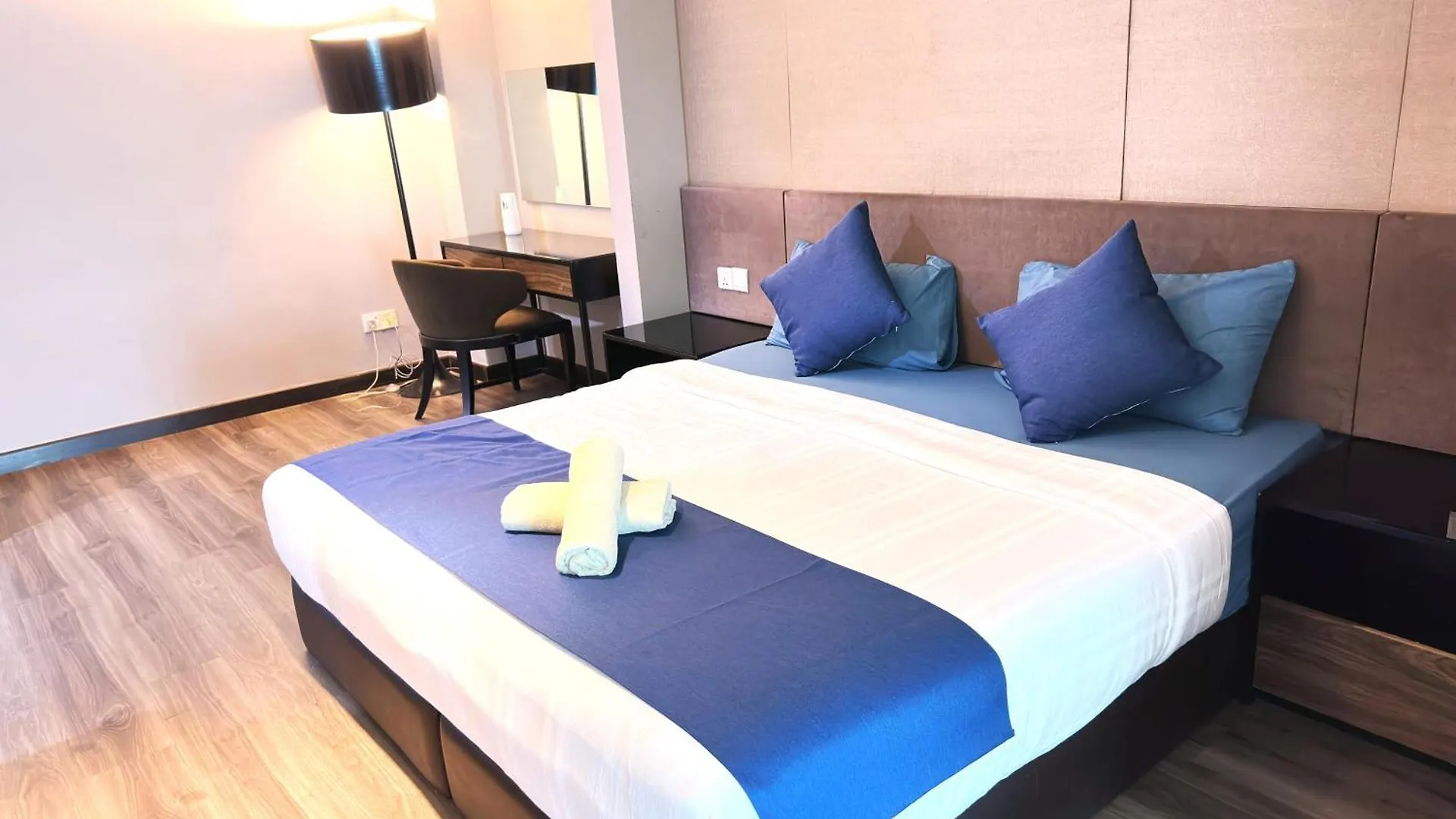 Stunning Seaview Duplex George Town Maritime Suites